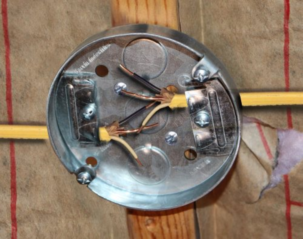 3‑1/2" Round Pan Box – 1/2" Deep, Drawn, w/ 1/2" KO’s & Romex Clamps